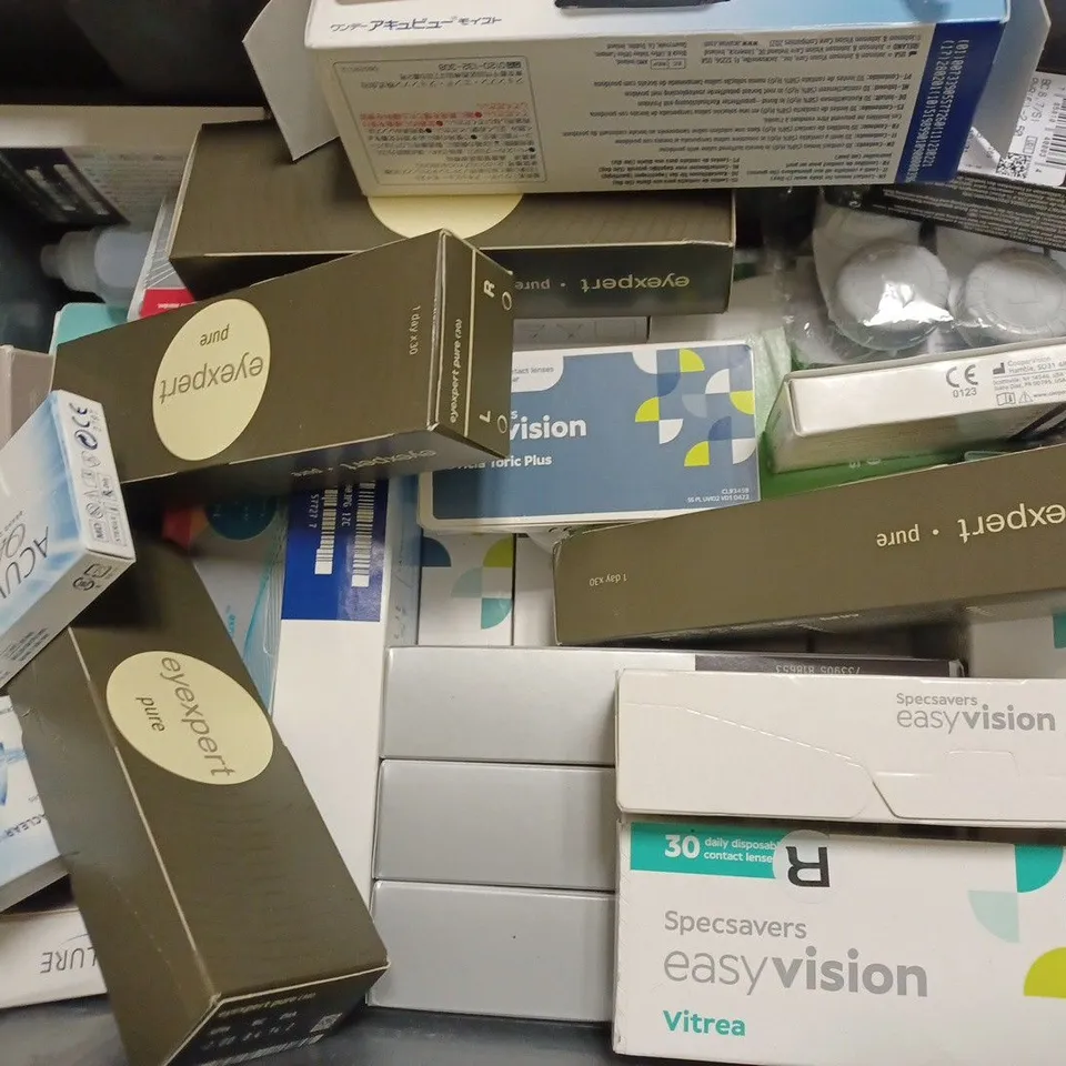BOX OF APPROX 20 ASSORTED VISION CARE ITEMS TO INCLUDE - SPECSAVERS EASY VISION ALL PURPOSE - SPECSAVERS EASY VISION VITREA - EYECPERT FINESS ECT