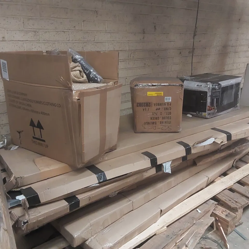 PALLET CONTAINING A LARGE QUANTITY OF ASSORTED ITEMS INCLUDING: CLOTHING, MICROWAVE, FURNITURE PARTS ECT