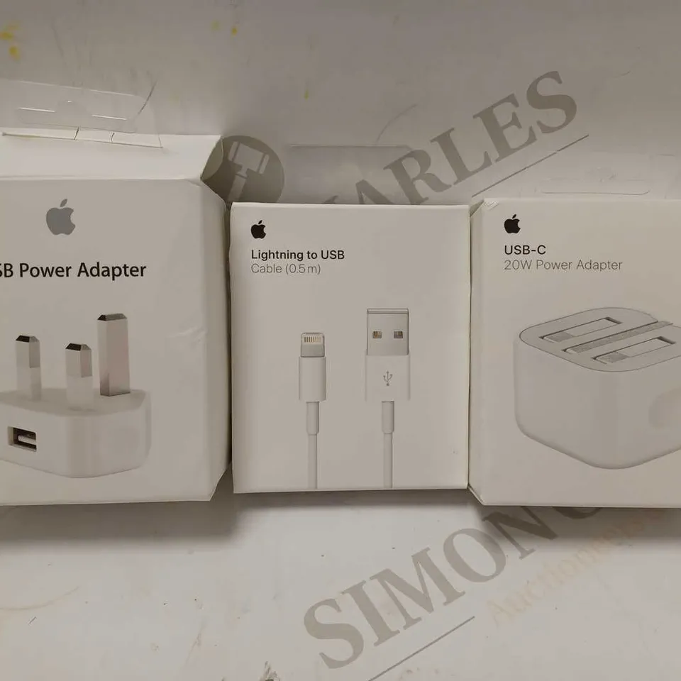 LOT OF 3 ASSORTED APPLE ITEMS TO INCLUDE USB POWER ADAPTER, LIGHTNING TO USB CABLE, USB-C 20W POWER ADAPTER RRP £60