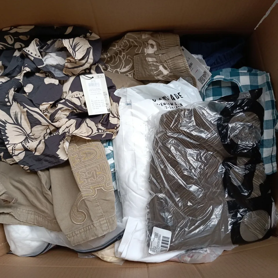 APPROXIMATELY 30 ASSORTED CLOTHING ITEMS IN VARIOUS SIZES, STYLES & COLOURS TO INCLUDE BRANDS SUCH AS JDY, HUMAN MADE, ASOS, ETC - COLLECTION ONLY