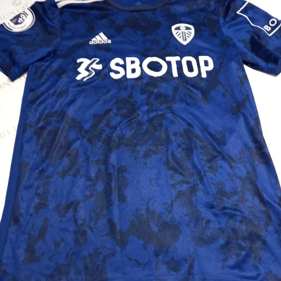 LEEDS UNITED FC AWAY SHIRT SIZE M