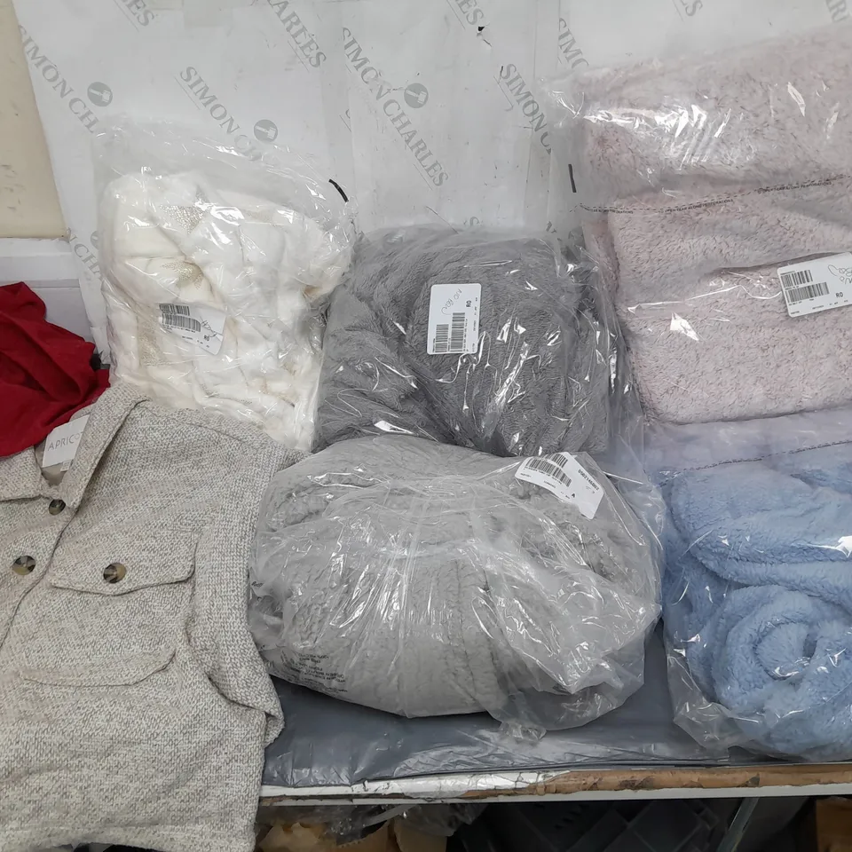 BOX OF APPROXIMATELY 10 ASSORTED PIECES OF CLOTHING IN VARIOUS STYLES, SIZES, AND BRANDS 