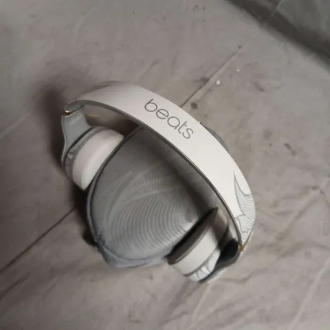 BEATS WIRELESS HEADPHONES β WHITE/SILVER BEATS SOLO 3