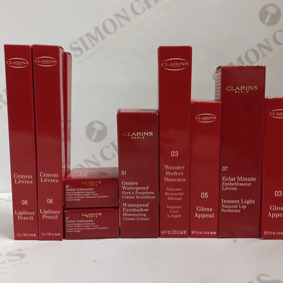 BOX OF APPROX 10 CLARINS ITEMS INCLUDING 05 GLOSS APPEAL, 07 CREAM TO POWDER EYESHADOW AND 01 OMBRE WATERPROOF EYESHADOW