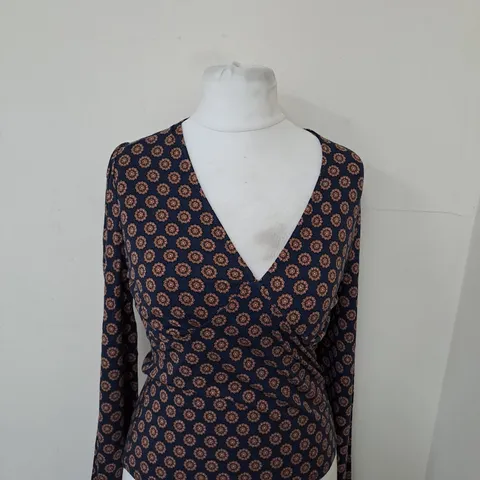BODEN V NECK PRINTED TOP SIZE 14