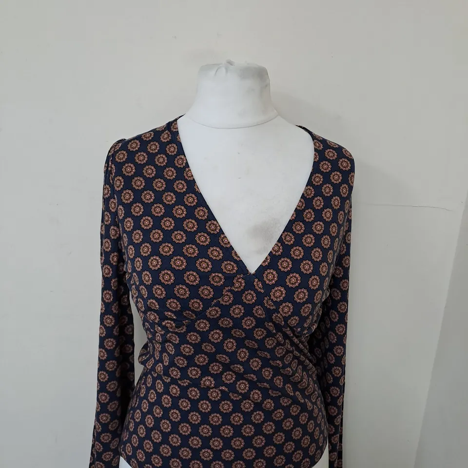 BODEN V NECK PRINTED TOP SIZE 14