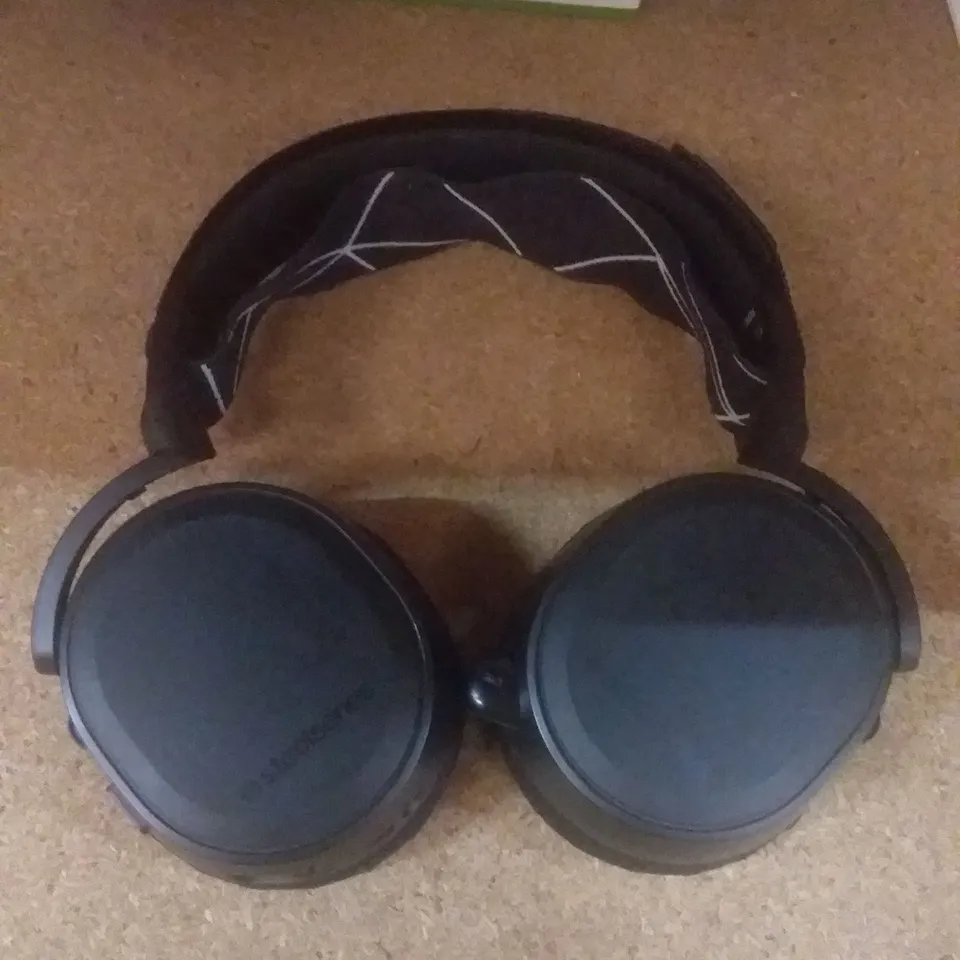 STEEL SERIES ARCTIS 9 WIRELESS GAMING HEADSET