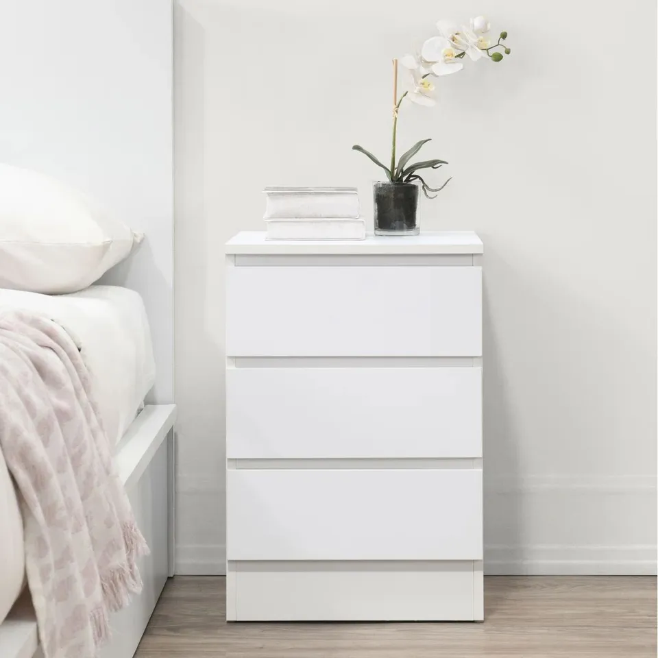 BOXED MARQITA 3 DRAWER BEDSIDE TABLE - WHITE (1 BOX)