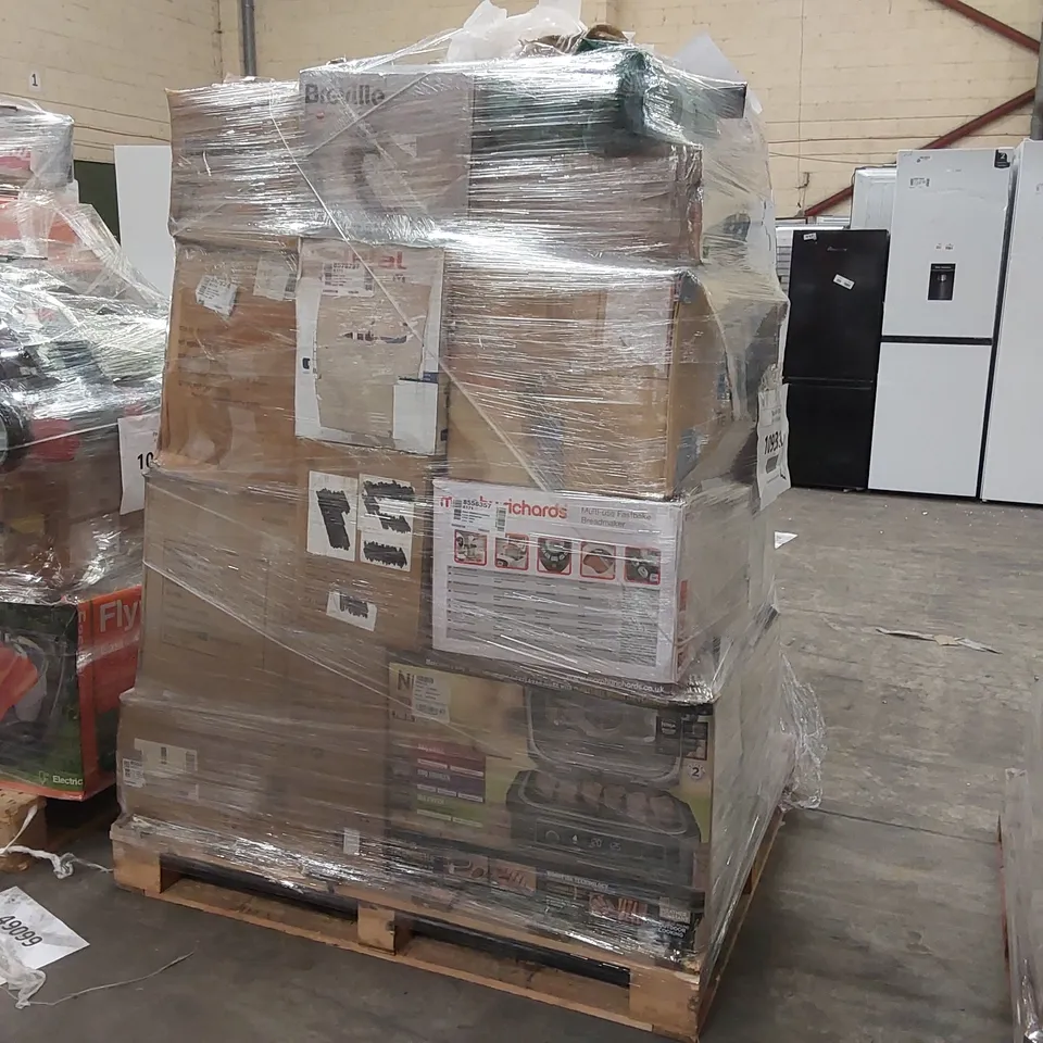 PALLET OF APPROXIMATELY 25 UNPROCESSED RAW RETURN HOUSEHOLD AND ELECTRICAL GOODS TO INCLUDE;