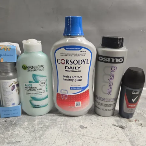 APPROXIMATELY 15 ASSORTED HEALTH & BEAUTY PRODUCTS TO INCLUDE ROLL ON DEODRANT, MOUCH WASH AND GARNIER