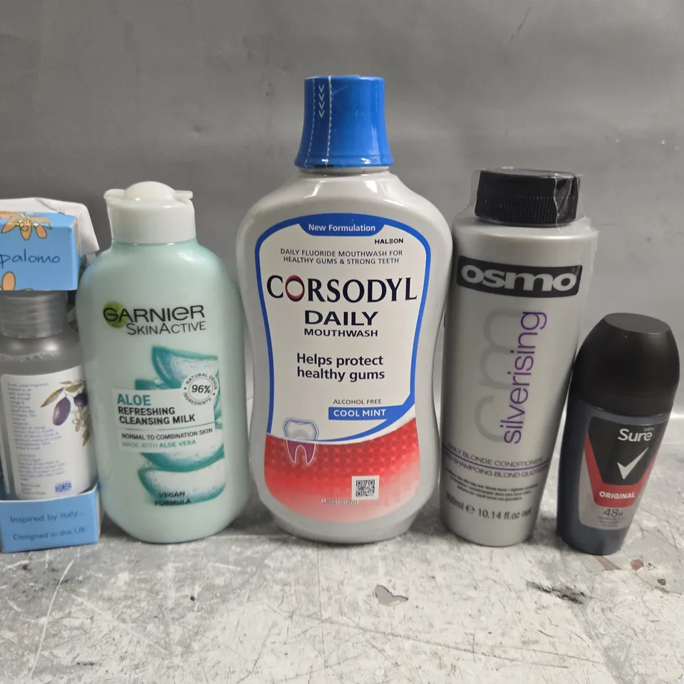 APPROXIMATELY 15 ASSORTED HEALTH & BEAUTY PRODUCTS TO INCLUDE ROLL ON DEODRANT, MOUCH WASH AND GARNIER