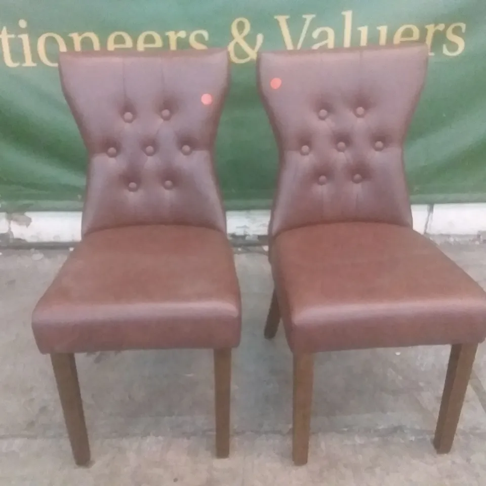 SET OF 2 NEW BEWLEY CLUB BROWN LEATHER BUTTON BACK DINING CHAIRS (DARK OAK LEG)
