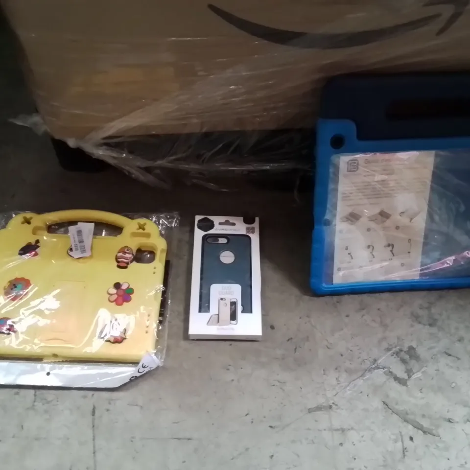 PALLET CONTAINING A LARGE QUANTITY OF PHONE CASES,SCREEN PROTECTORS 