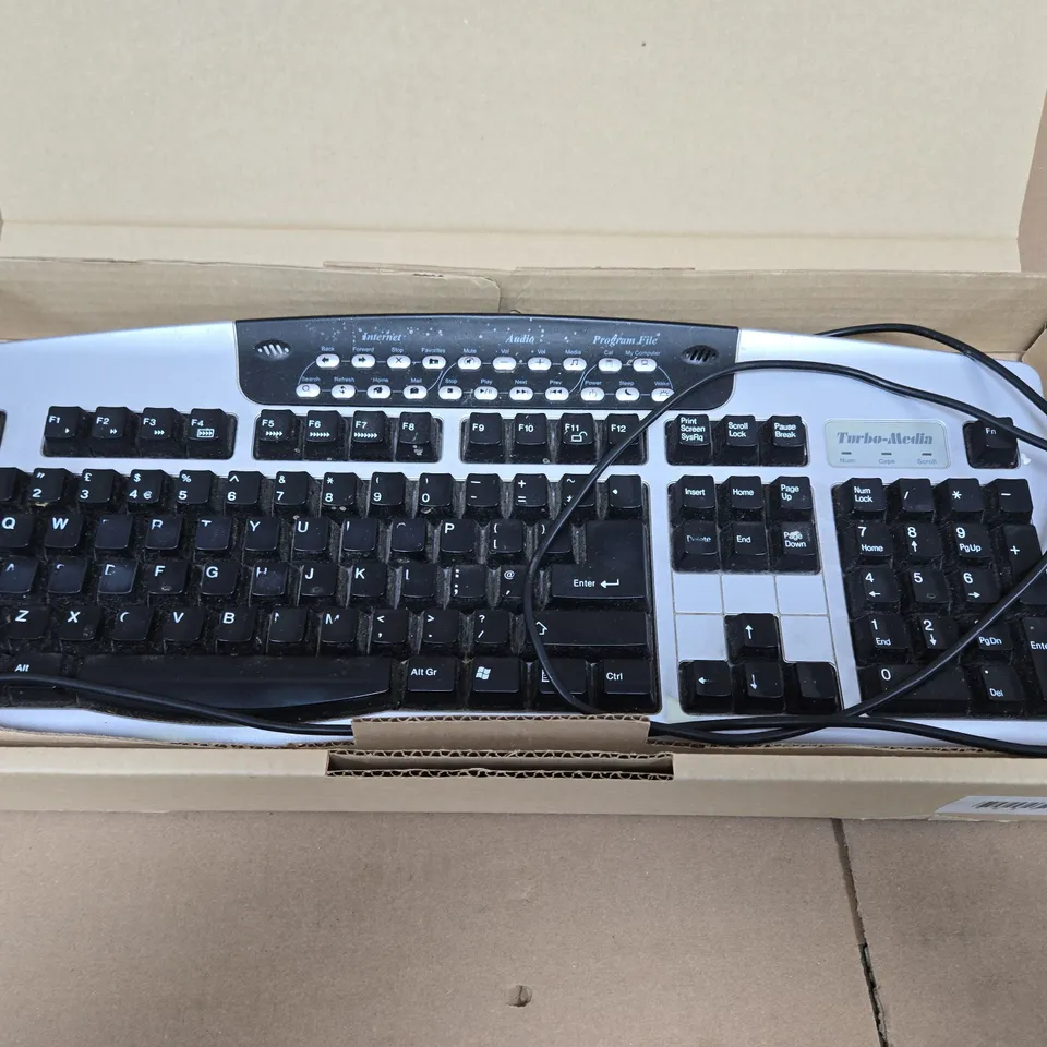 ACORN RISC PC 700 DESKTOP COMPUTER (WITH KEYBOARD)