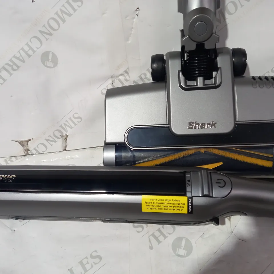 SHARK 2IN1 VACUUM GOLD/BLACK