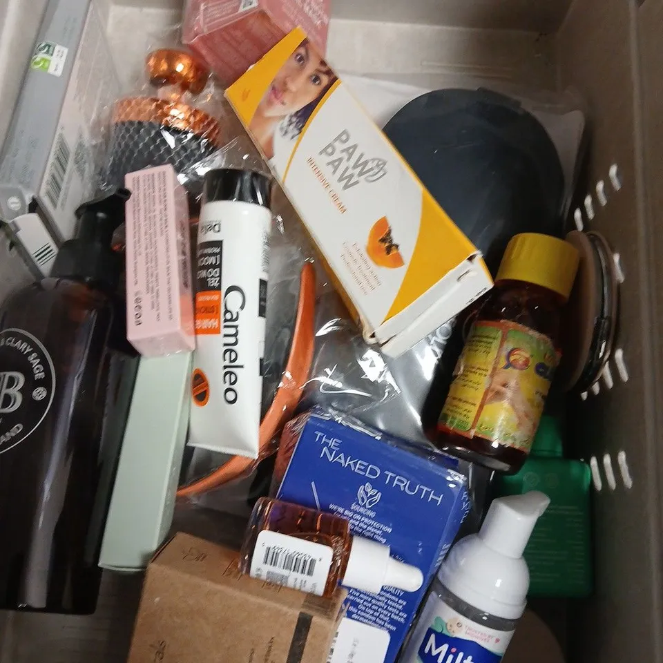APPROXIMATEY 20 ASSORTED HEALTH AND BEAUTY PRODUCTS TO INCLUDE - DERMATICA GLYCERIN GEL CLEANSER - PHILIP KINGSLEY SWIMCAP MASK - DR PAWPAW ORIGINAL BALM - ETC