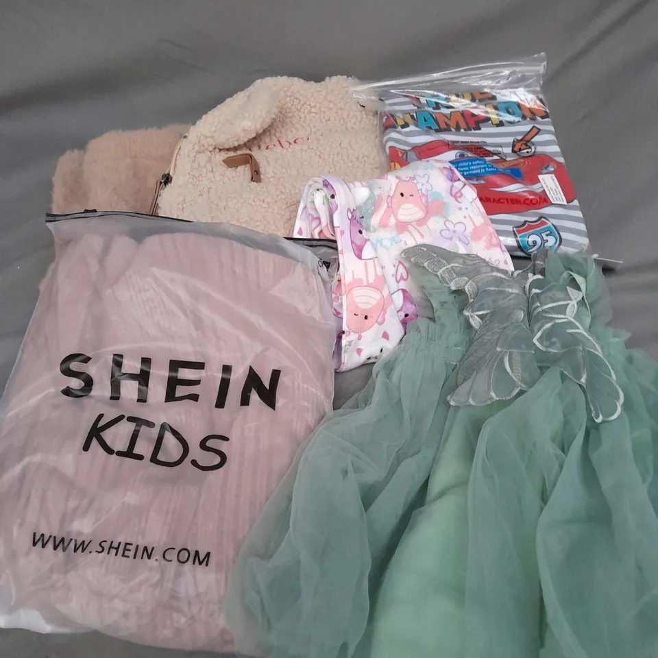 BOX OF APPROXIMATELY 35 ASSORTED KIDS CLOTHING ITEMS TO INCUDE - BAG, PYJAMAS, DRESS, ETC