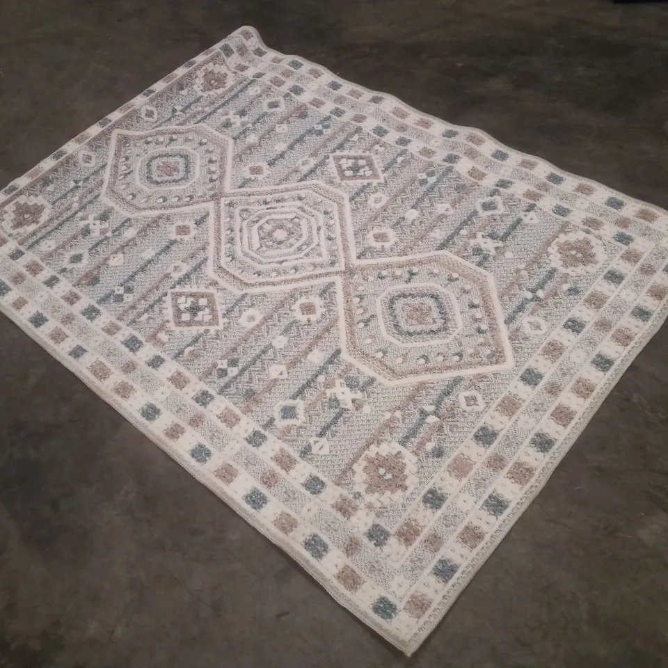 QUALITY DESIGNER AREA RUG APPROXIMATELY 115×170CM
