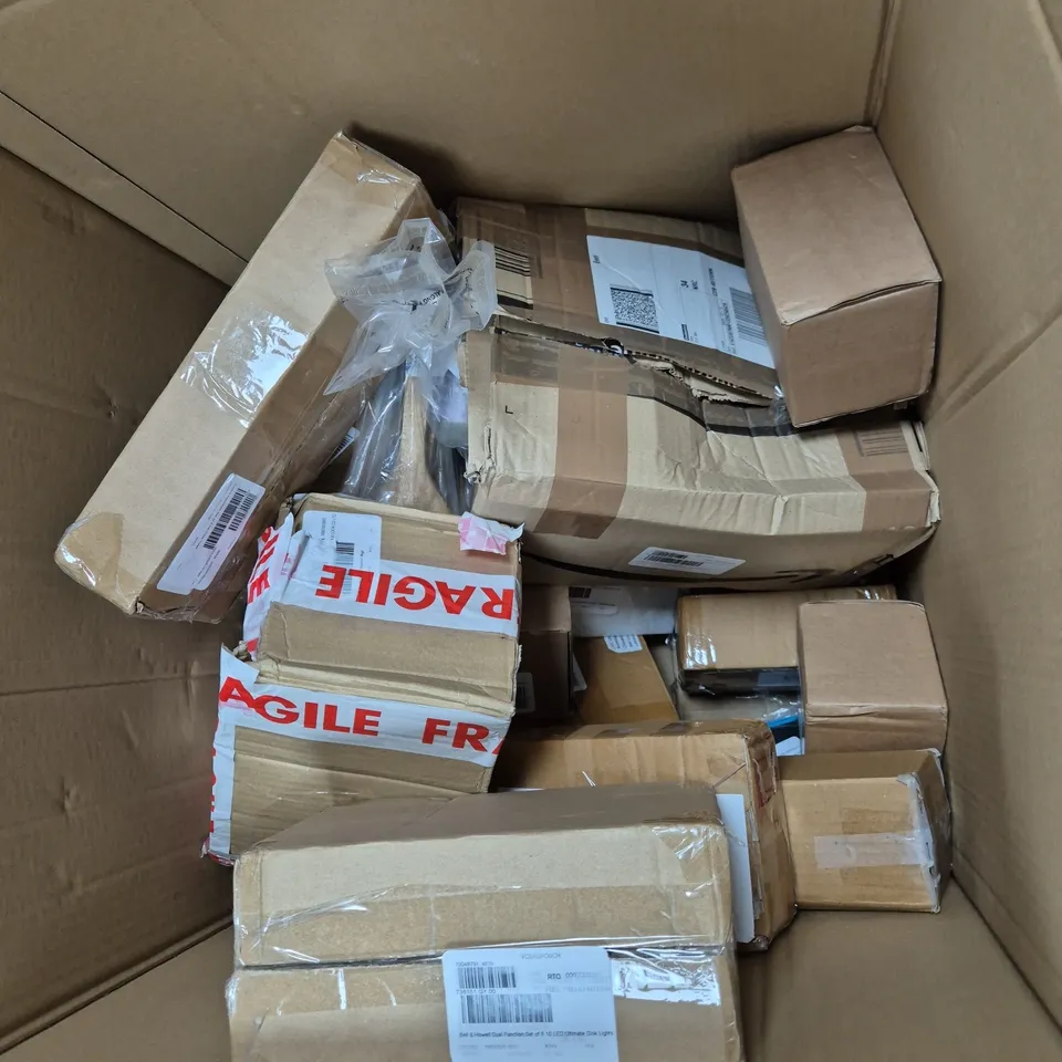 BOX OF APPROX 10 ASSORTED HOUSEHOLD ITEMS TO INCLUDE - CRIMPIT SET - JULIEN MACDONALD CANDLE HOLDER SET - ROBERTS RAMBLER MINI DIGITAL RADIO - ETC