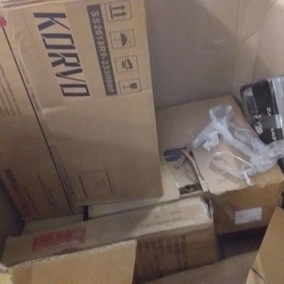 PALLET OF ASSORTED ITEMS INCLUDING PACHIRA CUBE STORAGE ORAGNIZER, AH COAT HANGER, 3 TIER BAMBOO PLANT STAND, THERMOMATE, KORVO, GOLDFAN ROUND COFFEE TABLE