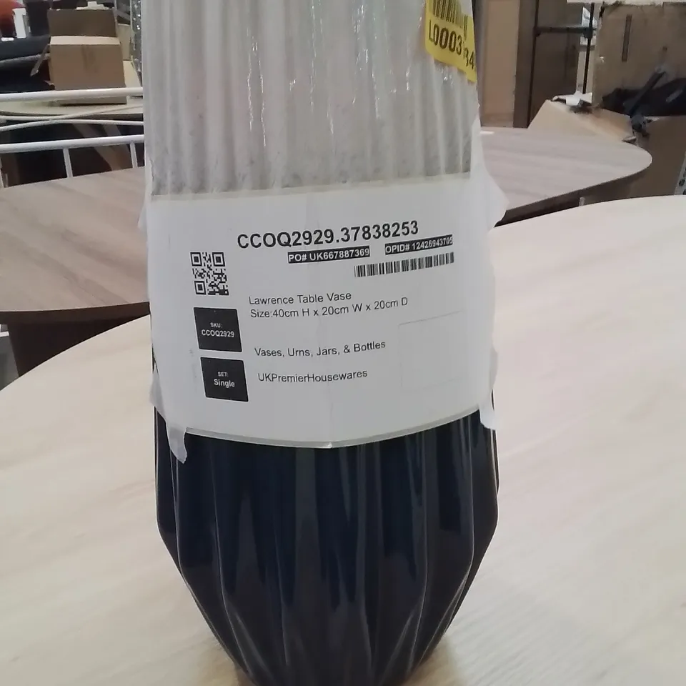 LAWRENCE TABLE VASE