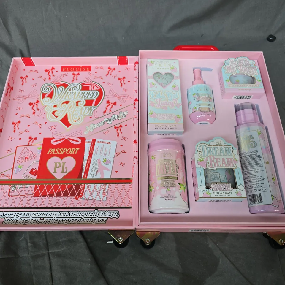P.LOUISE WRAPPED & READY SUITCASE SET - STRAWBERRY SNOWFLAKE