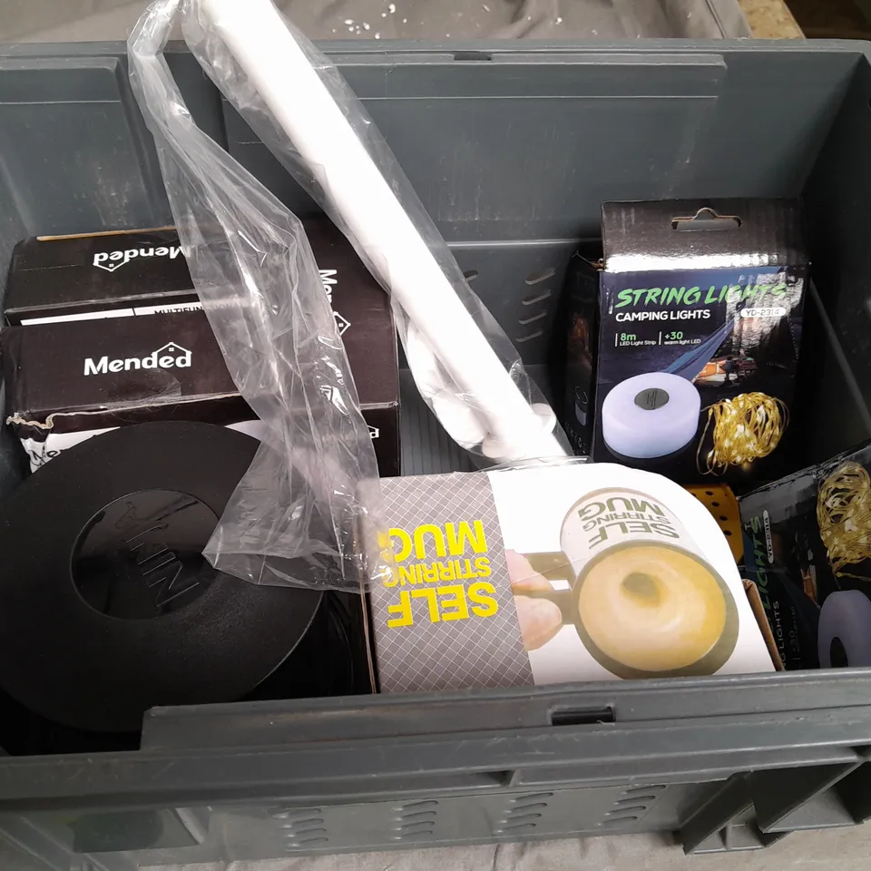 14 ASSORTED HOUSEHOLD ITEMS TO INCLUDE GLEENER FABRIC SHAVER & LINT BRUSH, MENDED STRING LIGHTS (10M), SELF STIRRING MUG, ETC. 