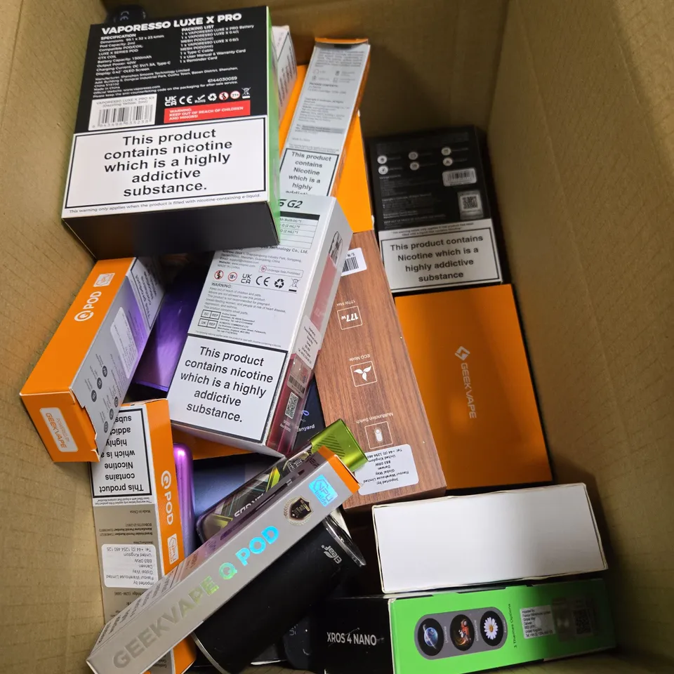 APPROXIMATELY 20 VAPES & E-CIGARETTES TO INCLUDE VAPORESSO, GEEKVAPE, ELFBAR ETC 