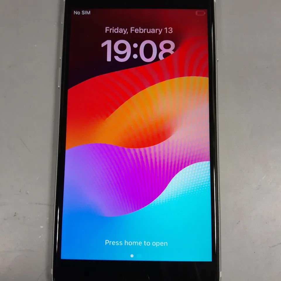 APPLE IPHONE SE IN WHITE