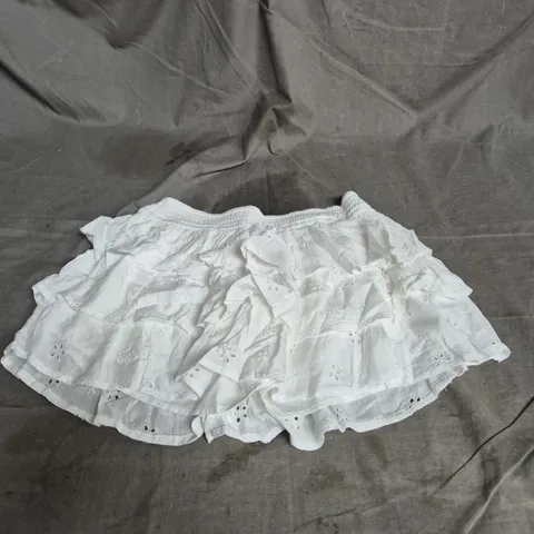 HOLLISTER RUFFLE MINI SKORT IN WHITE SIZE S