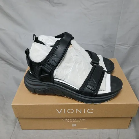 BOXED PAIR OF VIONIC WALK MAX SANDALS IN BLACK SIZE 5