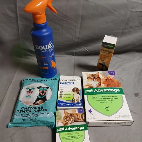 APPROXIMATELY 30 ASSORTED PET CARE PRODUCTS TO INCLUDE WORMER, DENTAL TREATS, SKIN & COAT SPA SPRAY ETC
