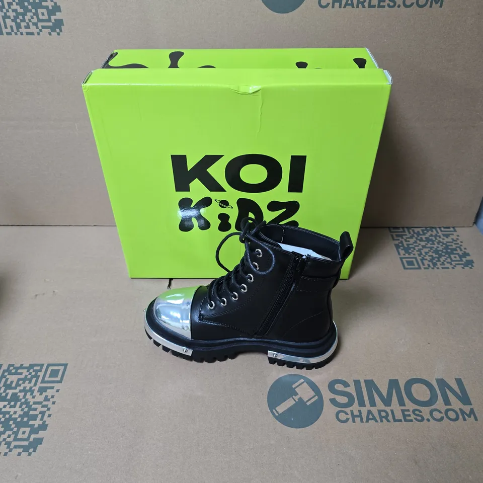BOXED KOI KIDZ LIL' BORIN HARDWARE BOOTS BLACK / METAL UK SIZE 12 