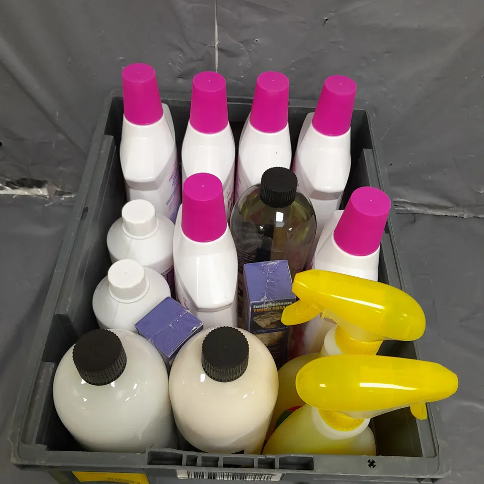 GROUP OF ASSORTED CLEANING ITEMS TOO INCLUDE , ELBOW GREASE , LAUNDRY CLEANSER , BUBBLE CLEANER , ETC