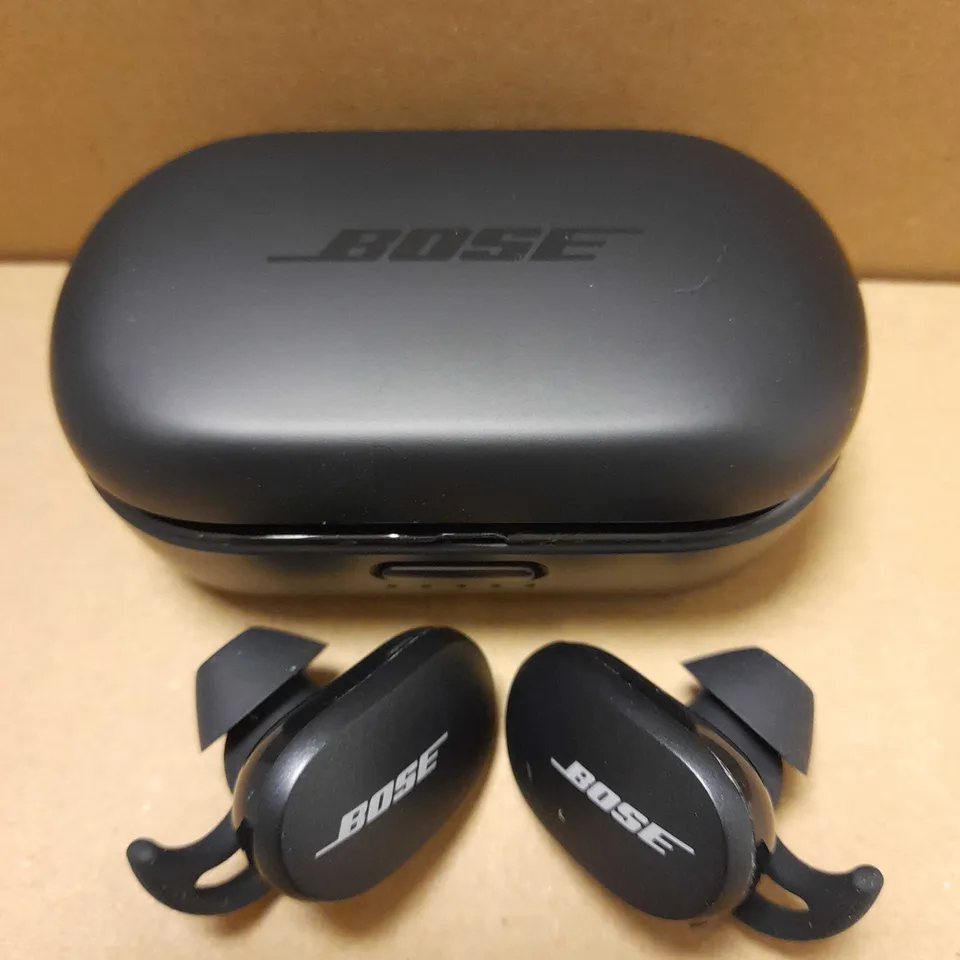 BOSE QUIETCOMFORT EARBUDS NOISE CANCELLING HEADPHONES