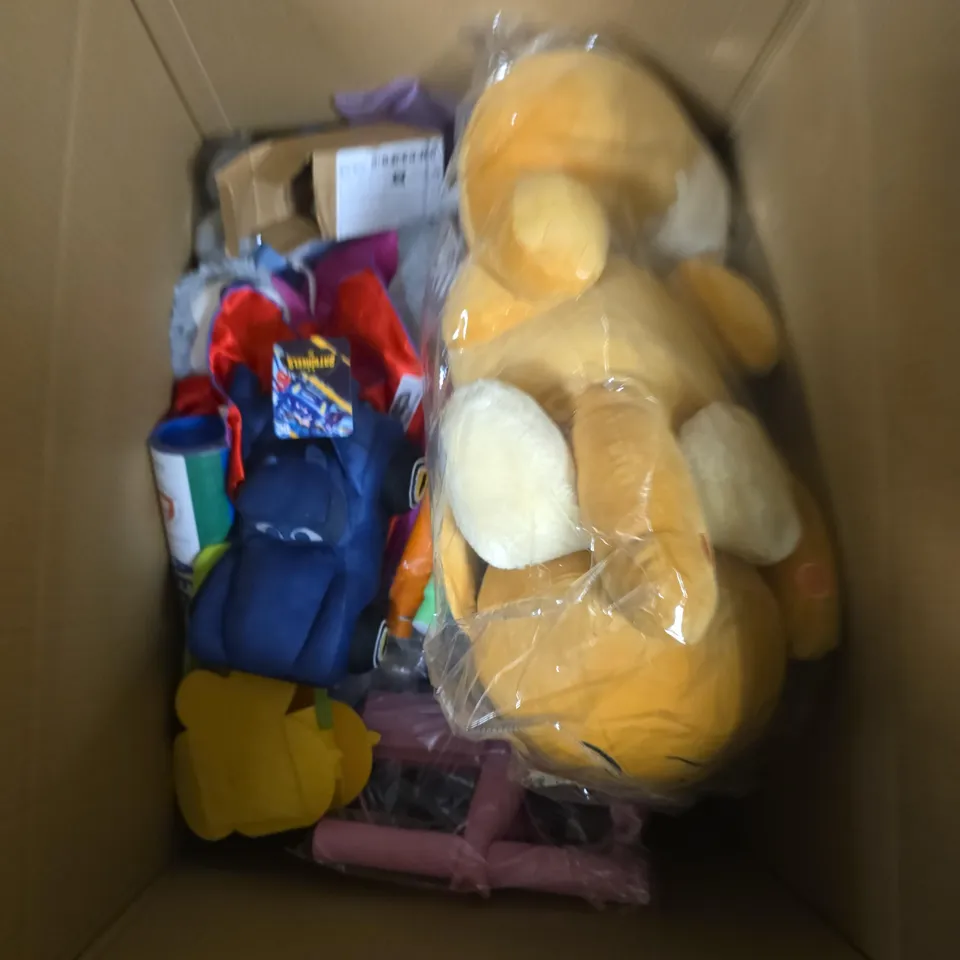LARGE QUANTITY OF ASSORTED TOYS AND GAMES TO INCLUDE - TEDDIES , TENNIS BALLS AND FIDGET BOARD