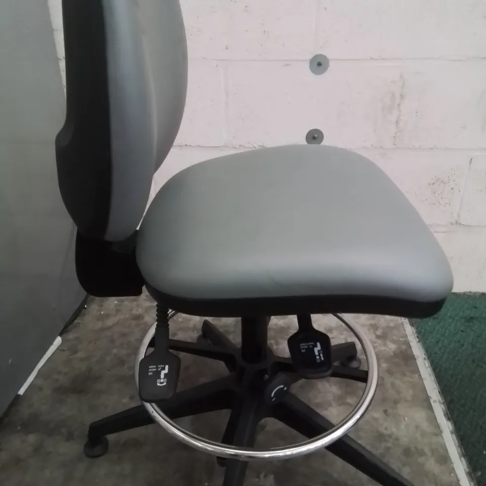 ADJUSTABLE SWIVEL OFFICE CHAIR GREY