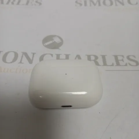APPLE AIRPODS (2ND GENERATION)