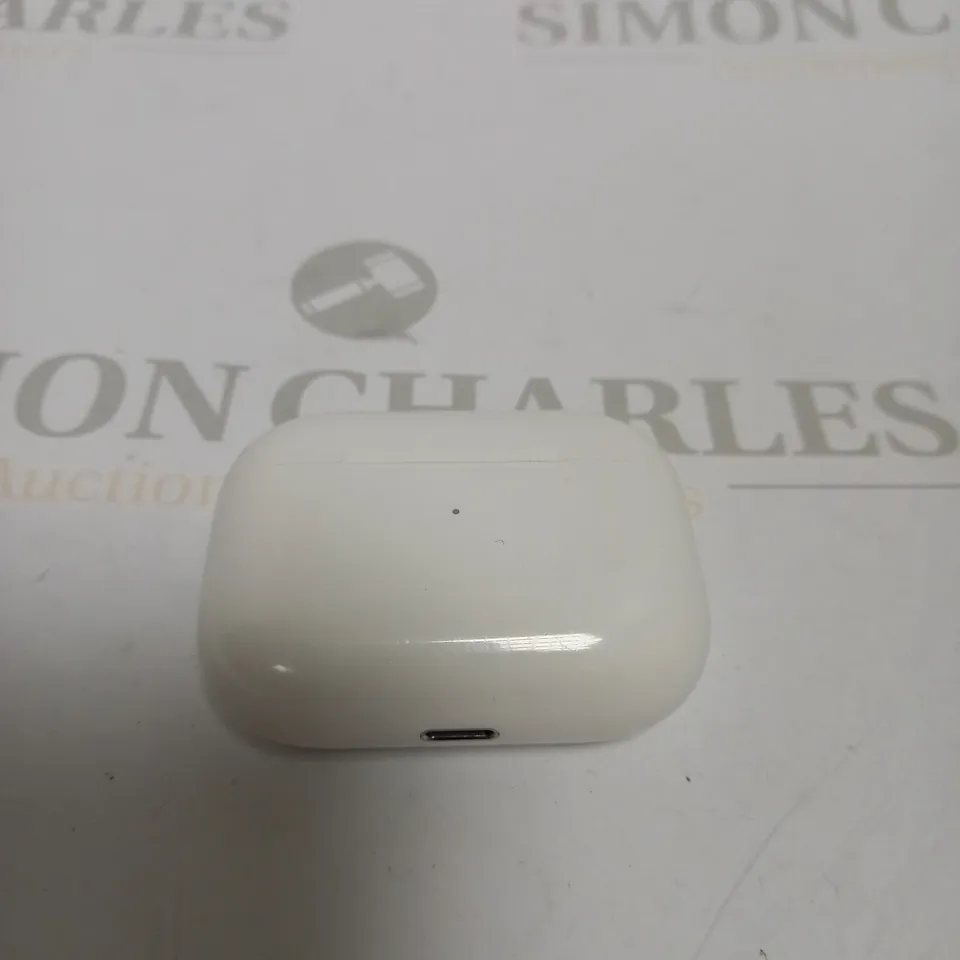 APPLE AIRPODS (2ND GENERATION)