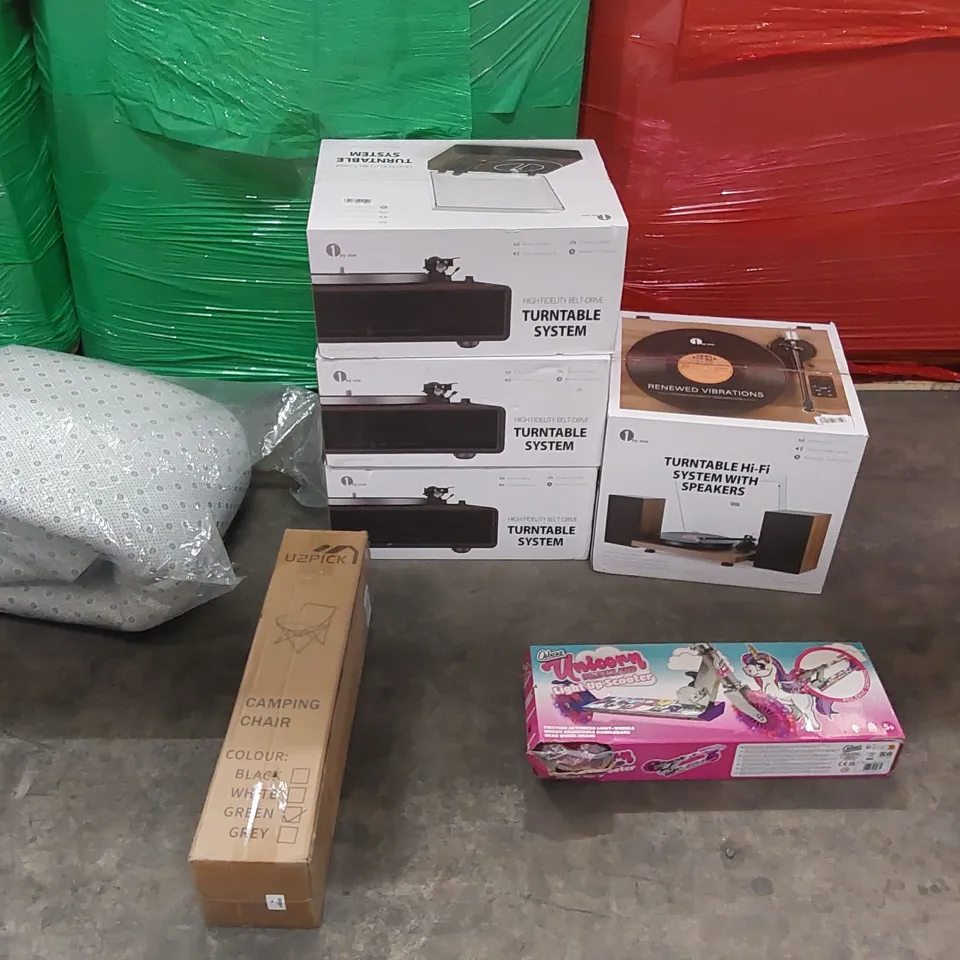 PALLET OF ASSORTED CONSUMER PRODUCTS TO INCLUDE: BOXED TURNTABLE HI-FI SYSTEMS, CAMPING CHAIR, RUG, KIDS SCOOTER ECT