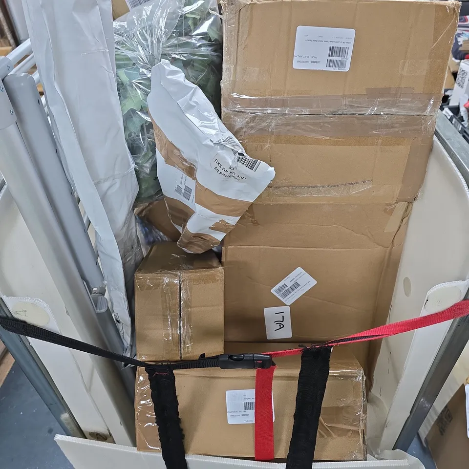 CAGE OF APPROXIMATELY 15 ITEMS TO INCLUDE:CYCLONE CANE AND BAKING TRAYS