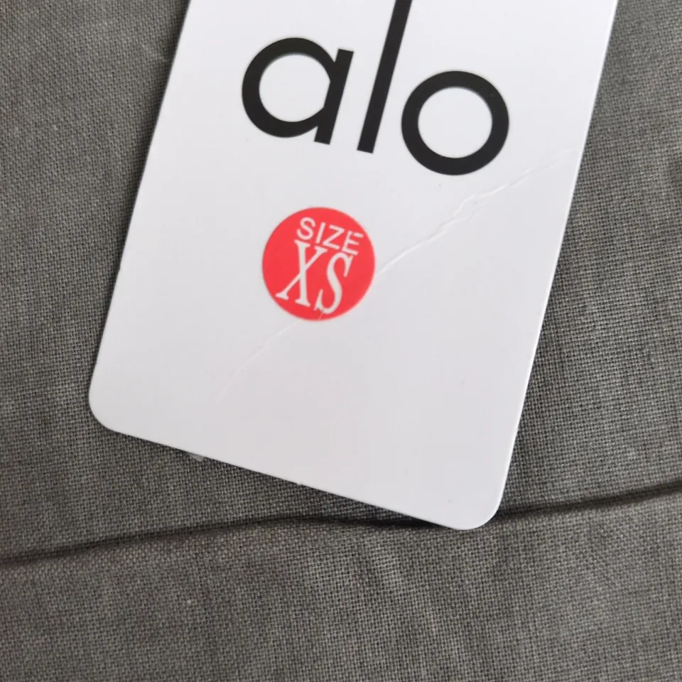 ALO YOGA WOMEN'S PINK SPORTS BRA & LEGGINGS SET – SIZE XS