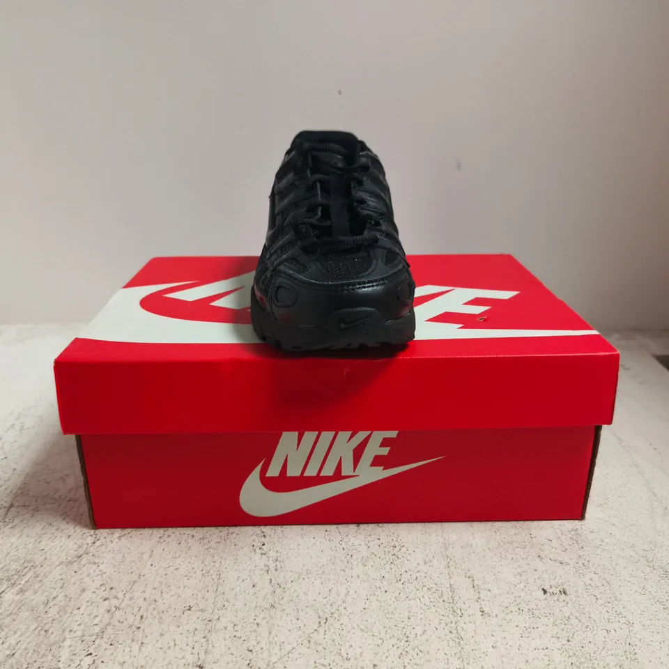 BOXED PAIR OF NIKE P-6000 TRAINERS IN BLACK SIZE UK 4.5