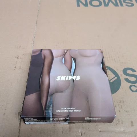 SKIMS SEAMLESS SCULPT LOW BACK MID-THIGH BODYSUIT – BOXED - SIZE M