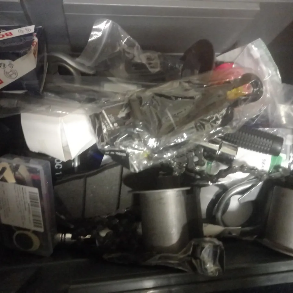 BOX OF ASSORTED CAR ITEMS TO INCLUDE FUSES , DISABLED BADGE HOLDER , SPARK PLUG TOOL , BIKE LIGHTS  / COLLECTION ONLY 