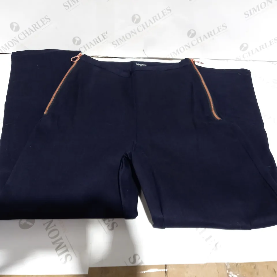 BOX OF CLOTHING ITEMS TO INCLUDE JEANS, TRACKSUIT PANTS, JACKET ETC