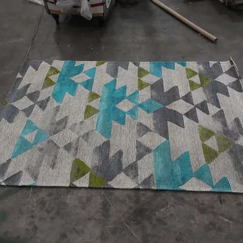DESIGNER HALI GEOMETRIC RUG // SIZE: 135 X 200cm