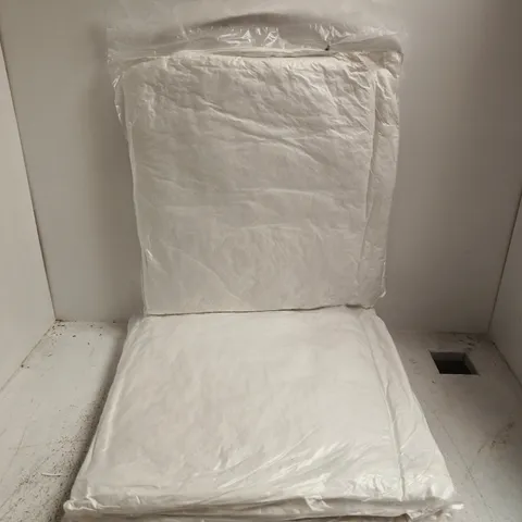 4 CUSHIONS IN WHITE
