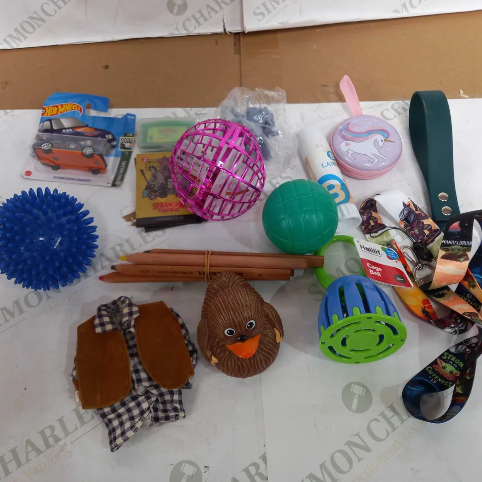 LOT OF APPROX 15 ASSORTED ITEMS TO INCLUDE POKEMON GAME, TOYS, HOVER BALL ETC