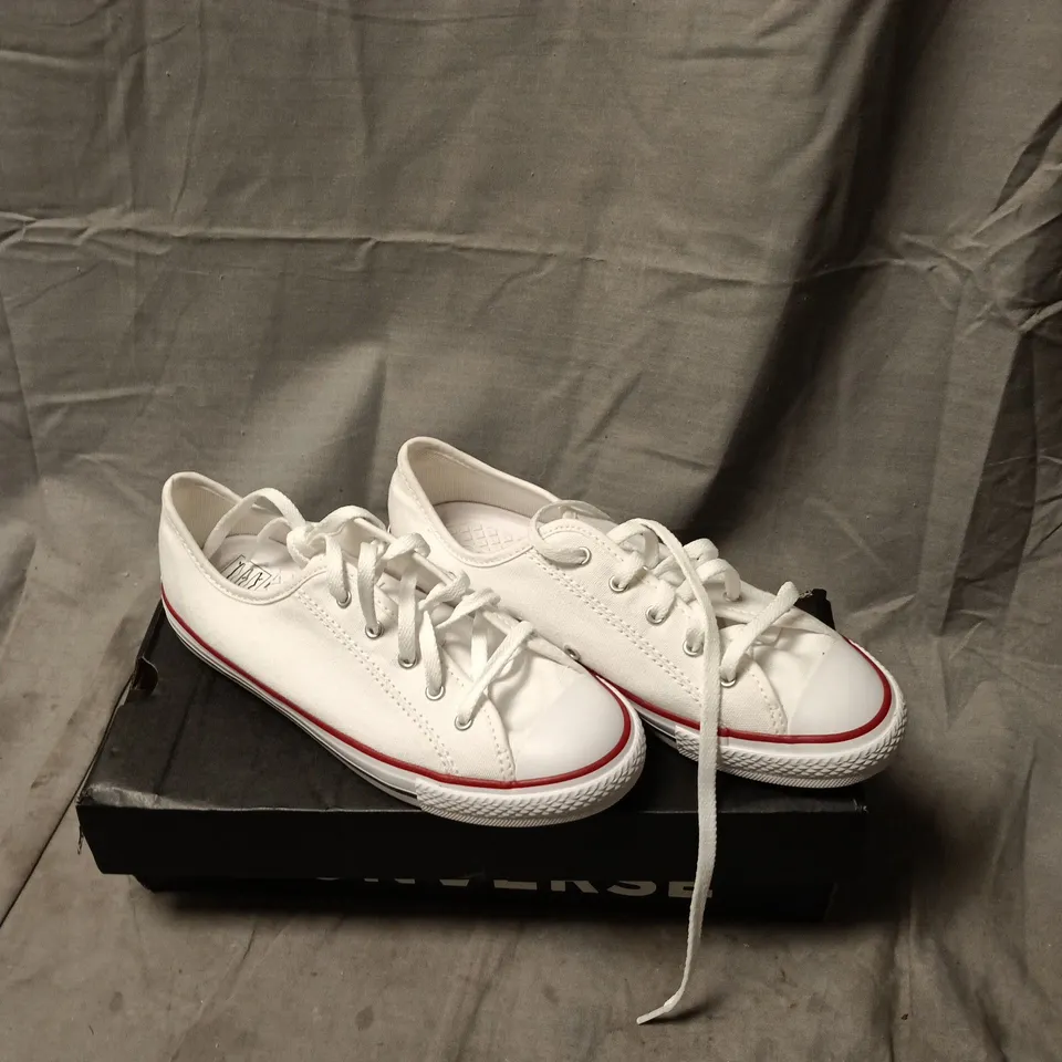 CONVERSE CHUCK TAYLOR ALL STAR LOW-TOP SNEAKERS – WHITE SIZE 3 BOXED